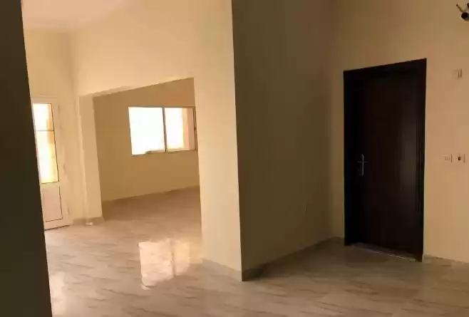 Жилой Готовая недвижимость 6 спален Н/Ф Вилла в комплексе  в аренду в Доха #16943 - 1  image 