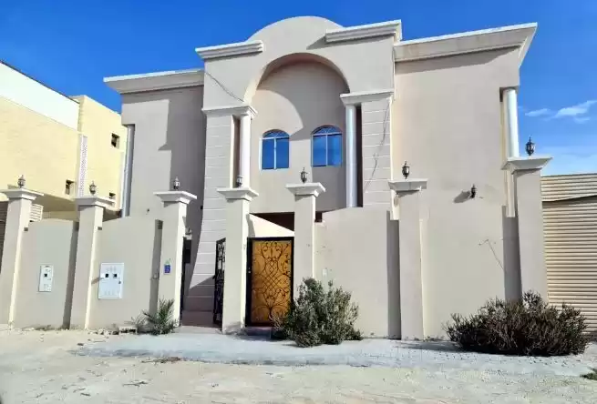 Wohn Klaar eigendom 2 Schlafzimmer U/F Alleinstehende Villa  zu vermieten in Doha #16952 - 1  image 