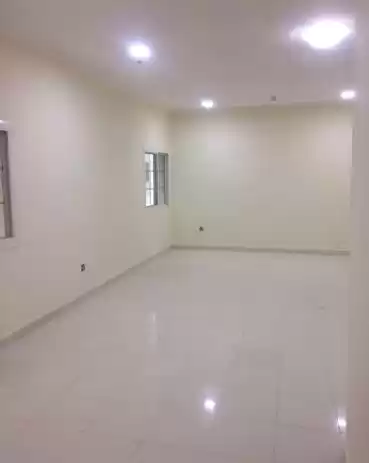 Wohn Klaar eigendom 2 Schlafzimmer U/F Wohnung  zu vermieten in Al Sadd , Doha #16960 - 1  image 