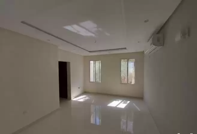 Wohn Klaar eigendom 2 Schlafzimmer U/F Wohnung  zu vermieten in Al Sadd , Doha #16966 - 1  image 