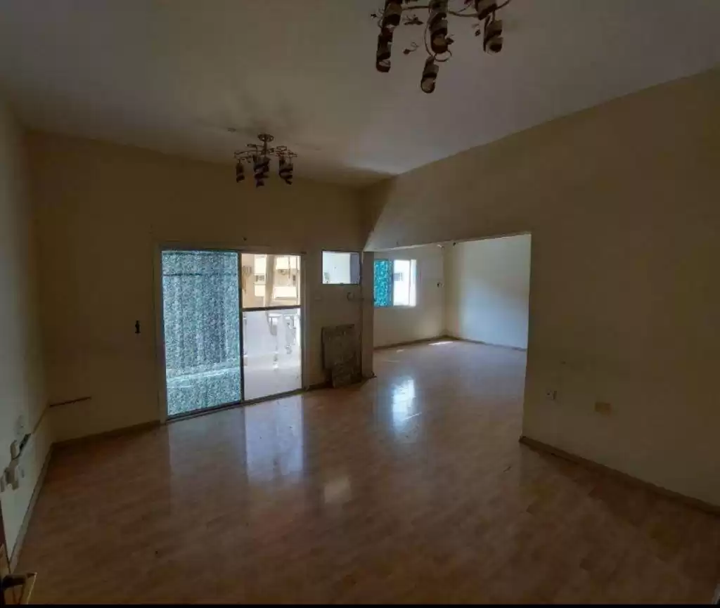 Wohn Klaar eigendom 3 Schlafzimmer U/F Wohnung  zu vermieten in Al Sadd , Doha #16977 - 1  image 