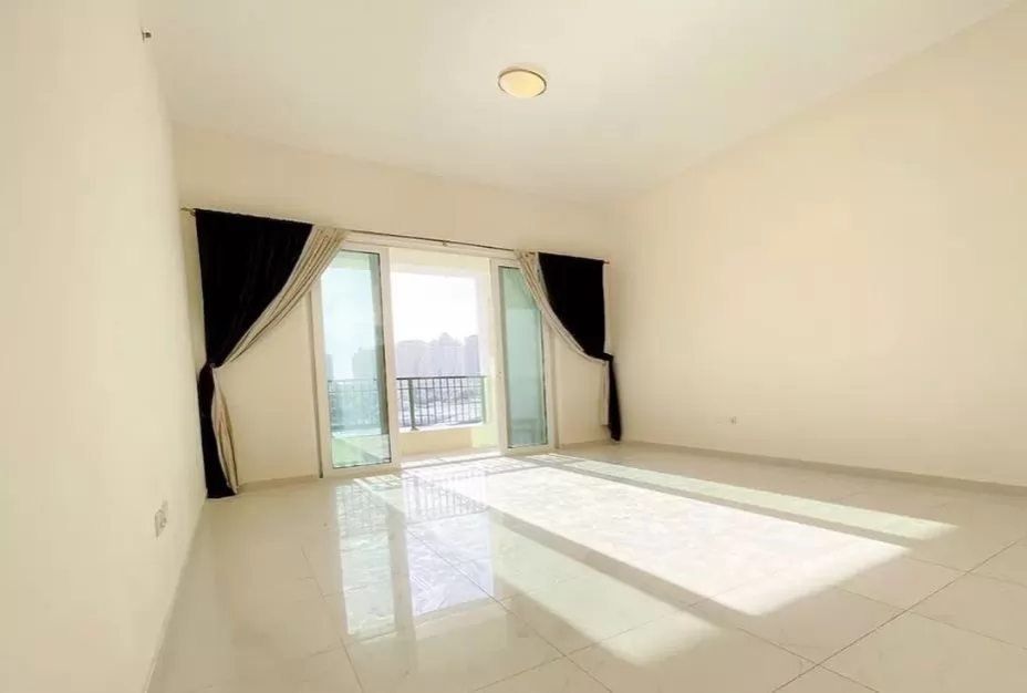 Жилой Готовая недвижимость 2 спальни С/Ж Шале  продается в Аль-Садд , Доха #16982 - 1  image 