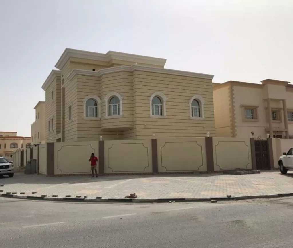 Residential Ready Property 1 Bedroom U/F Apartment  for rent in Al Wakrah #16991 - 1  image 