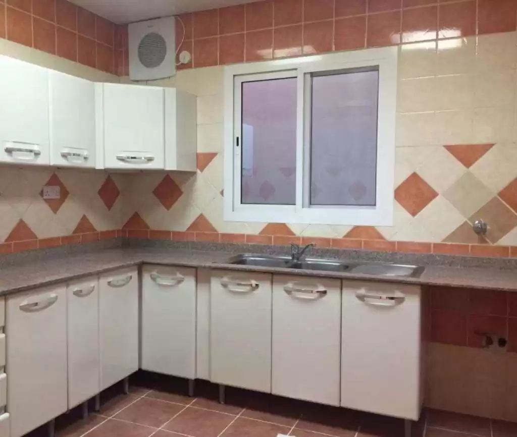 Residential Ready Property 2 Bedrooms U/F Apartment  for rent in Al Sadd , Doha #16993 - 1  image 