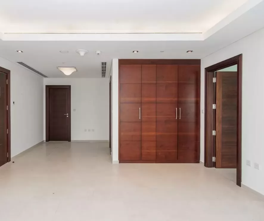 Residential Ready Property 1 Bedroom S/F Chalet  for rent in The-Pearl-Qatar , Doha-Qatar #17001 - 1  image 