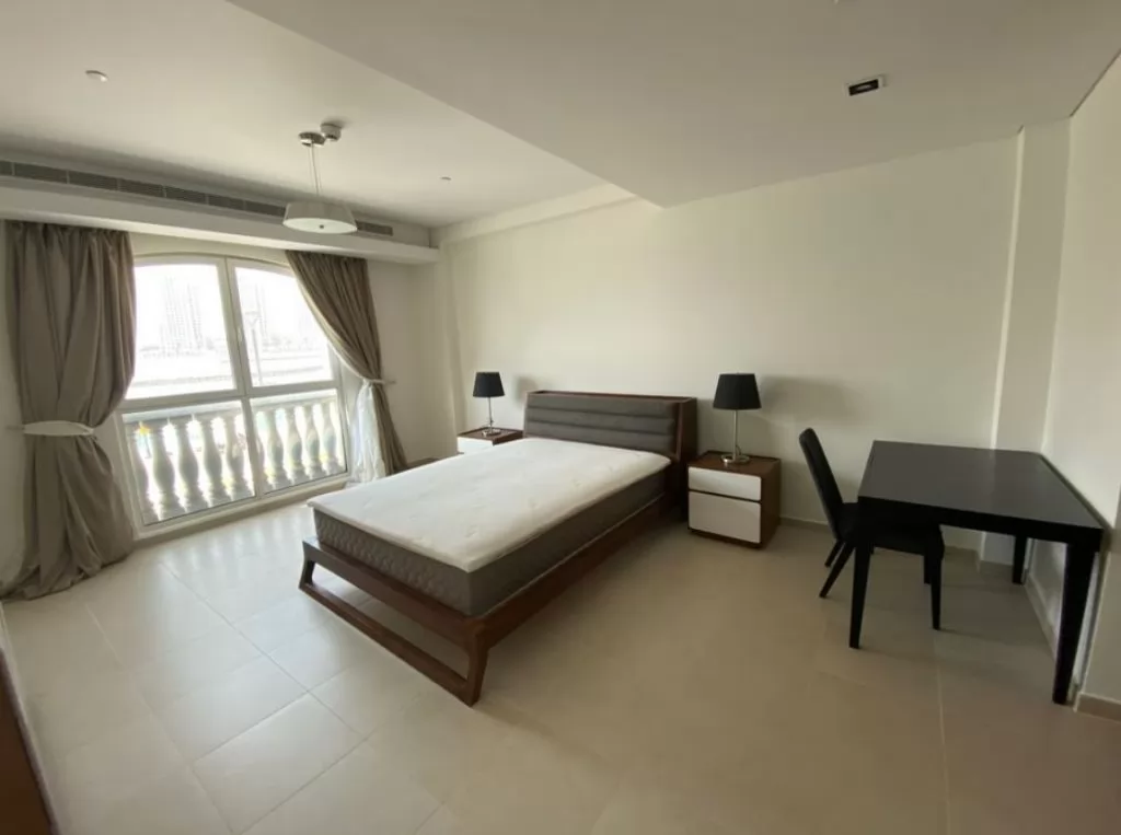 Residential Ready Property 2 Bedrooms F/F Chalet  for rent in The-Pearl-Qatar , Doha-Qatar #17004 - 1  image 