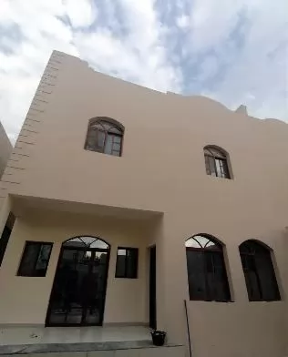 سكني عقار جاهز 6 غرف  غير مفروش فيلا  للإيجار في الدوحة #17018 - 1  صورة 