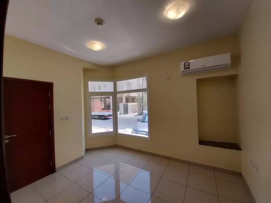 Residential Ready Property 2 Bedrooms U/F Apartment  for rent in Al Sadd , Doha #17031 - 1  image 