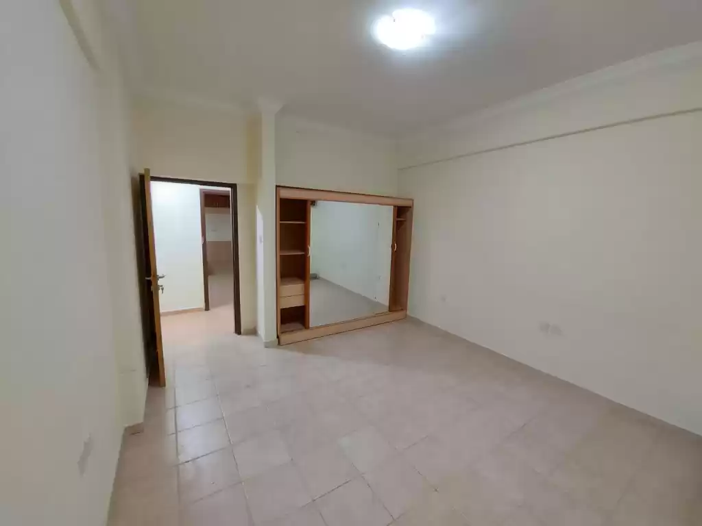 Residential Ready Property 2 Bedrooms U/F Apartment  for rent in Al Sadd , Doha #17034 - 1  image 