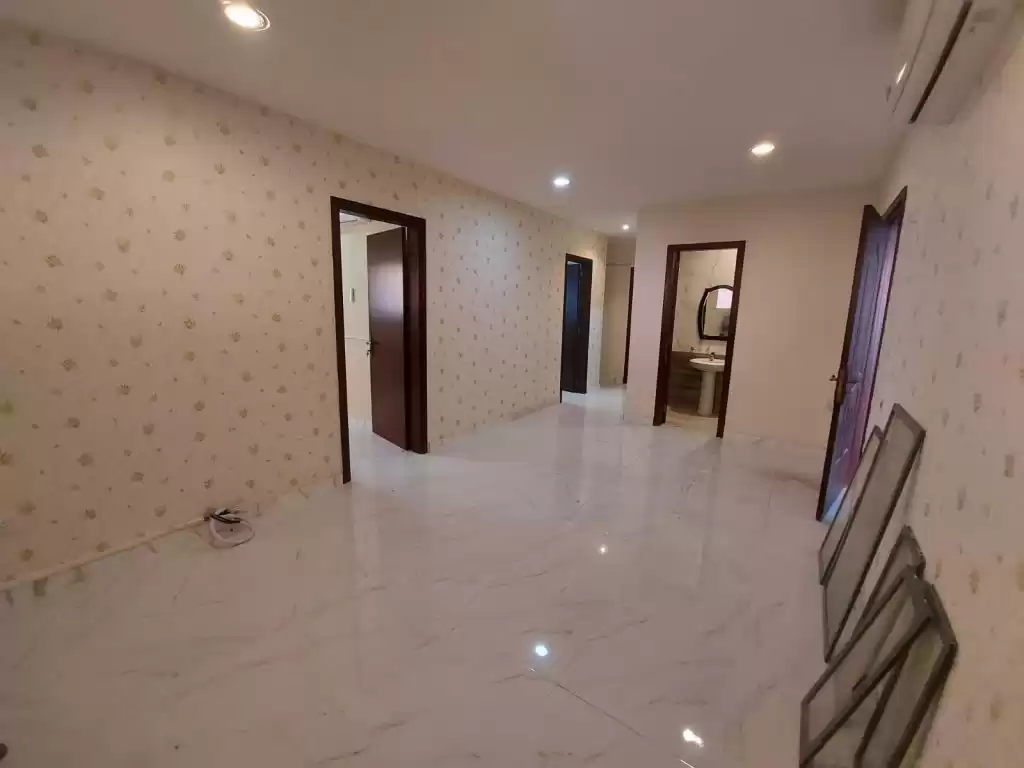 Жилой Готовая недвижимость 2 спальни Н/Ф Квартира  в аренду в Доха #17037 - 1  image 