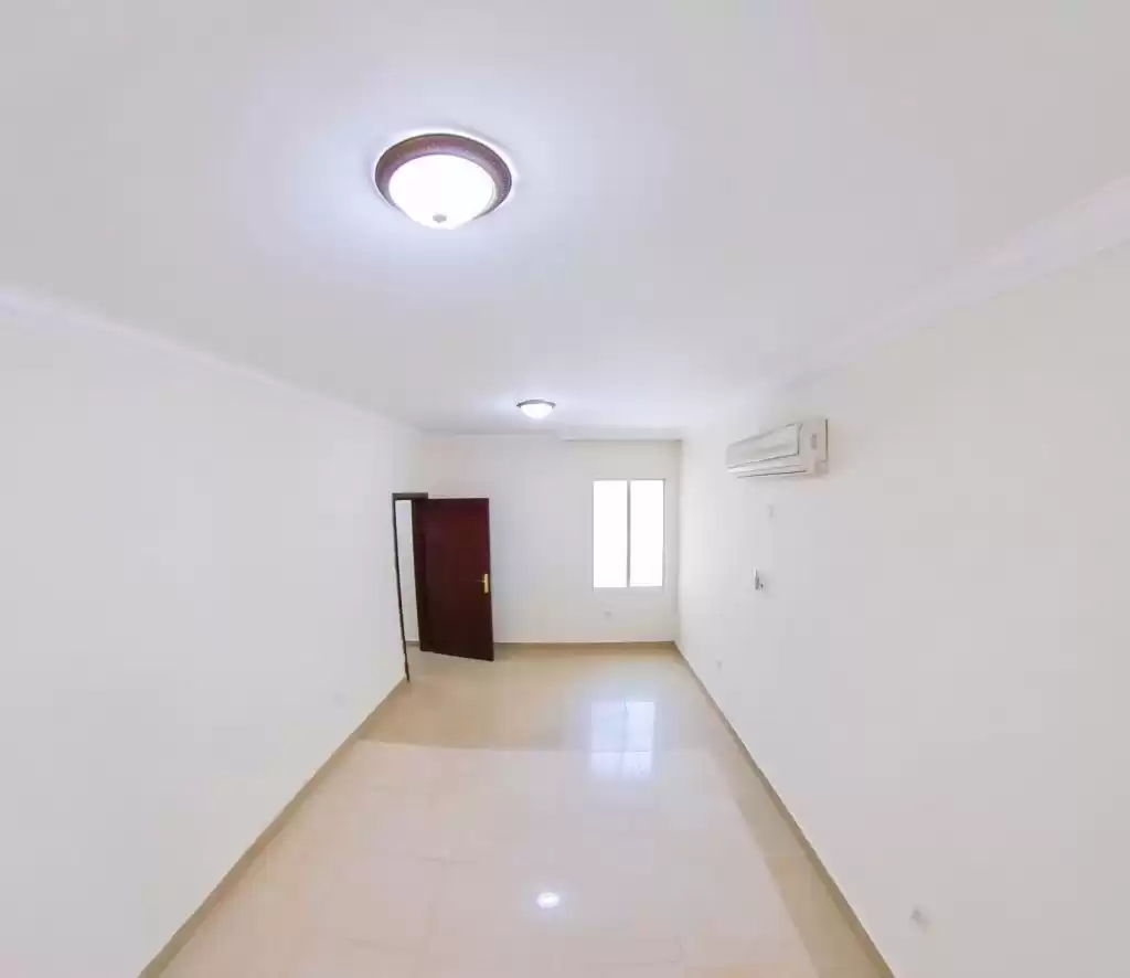 Residential Ready Property 2 Bedrooms U/F Apartment  for rent in Doha #17039 - 1  image 