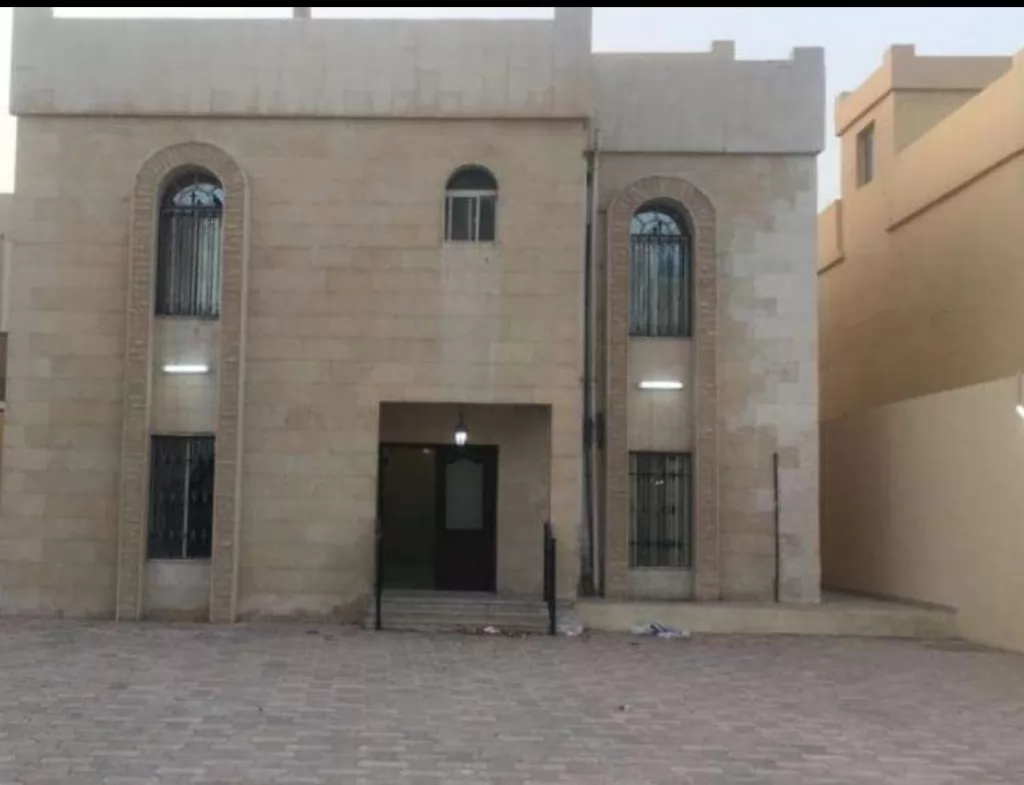 سكني عقار جاهز 6 غرف  غير مفروش شقة  للإيجار في الدوحة #17041 - 1  صورة 