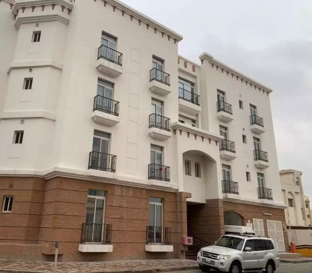 Wohn Klaar eigendom 2 Schlafzimmer F/F Wohnung  zu vermieten in Al Sadd , Doha #17043 - 1  image 