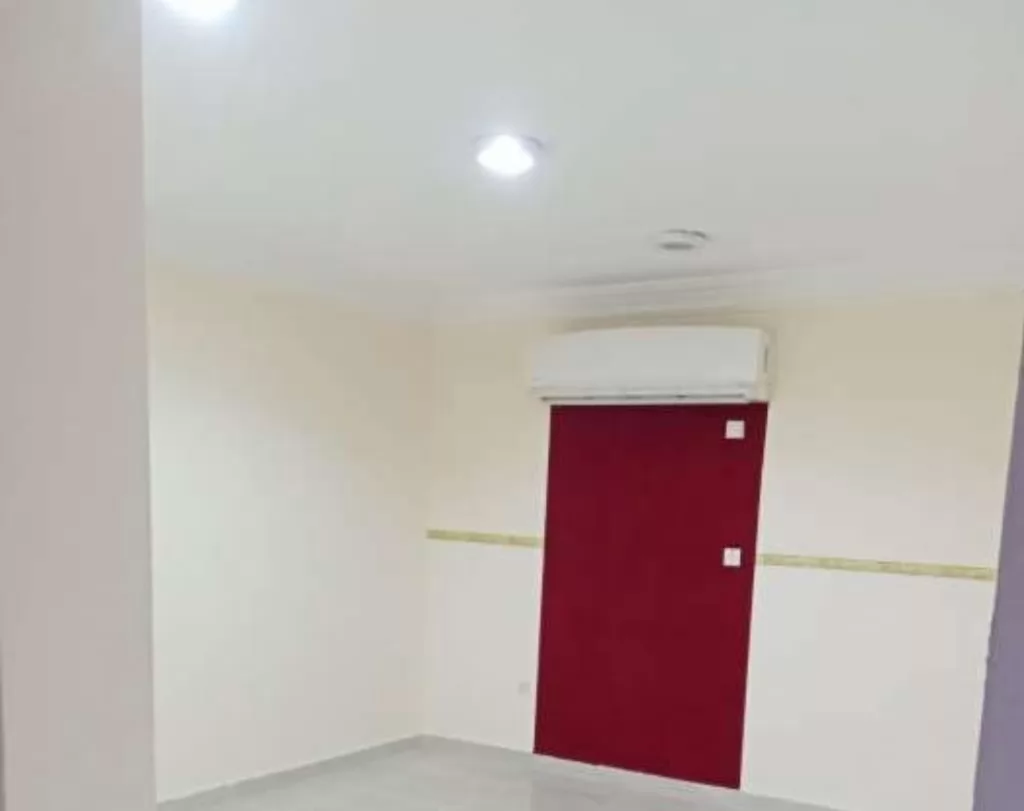 Residential Ready Property 1 Bedroom U/F Apartment  for rent in Doha-Qatar #17044 - 1  image 