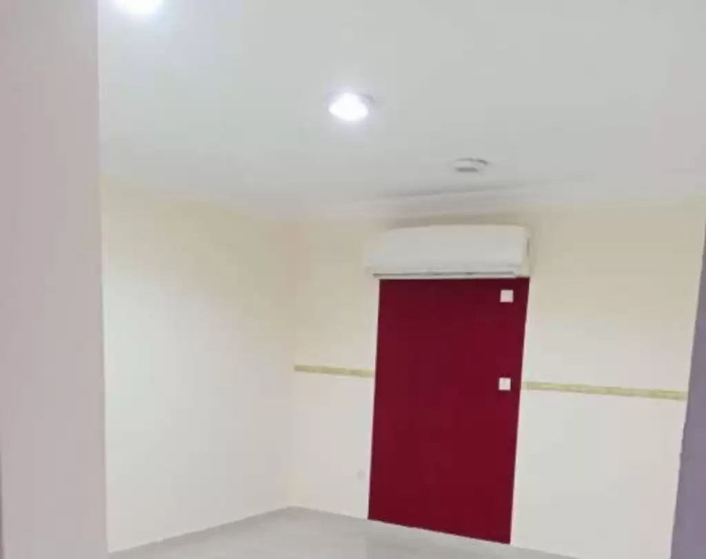 Жилой Готовая недвижимость 1 спальня Н/Ф Квартира  в аренду в Доха #17044 - 1  image 
