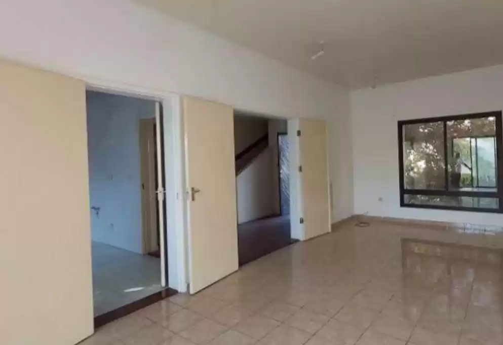 Residential Ready Property 3 Bedrooms U/F Villa in Compound  for rent in Al Sadd , Doha #17104 - 1  image 
