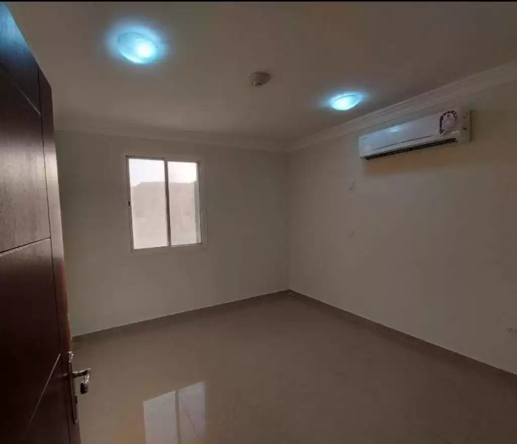 住宅 就绪物业 2 间卧室 U/F 公寓  出租 在 萨德 , 多哈 #17108 - 1  image 