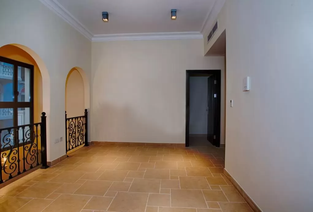 Residential Ready 4 Bedrooms F/F Duplex  for sale in The-Pearl-Qatar , Doha-Qatar #17114 - 1  image 