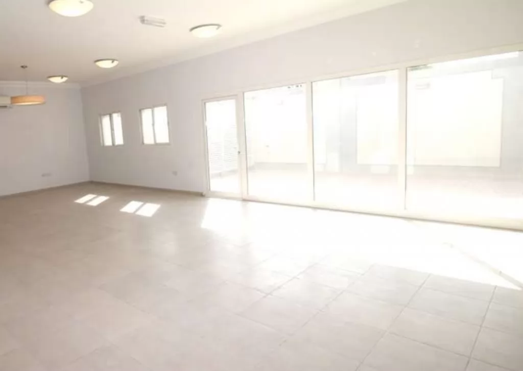 Residential Ready Property 4 Bedrooms S/F Villa in Compound  for rent in Doha-Qatar #17133 - 1  image 