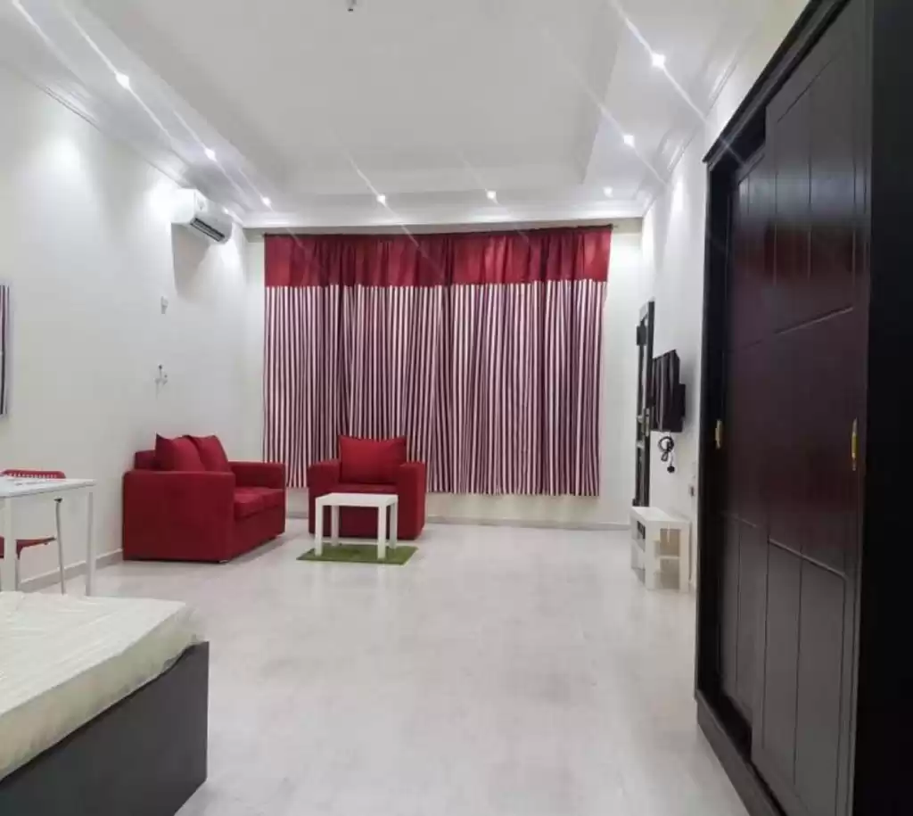 Residential Ready Property 1 Bedroom F/F Apartment  for rent in Doha #17137 - 1  image 