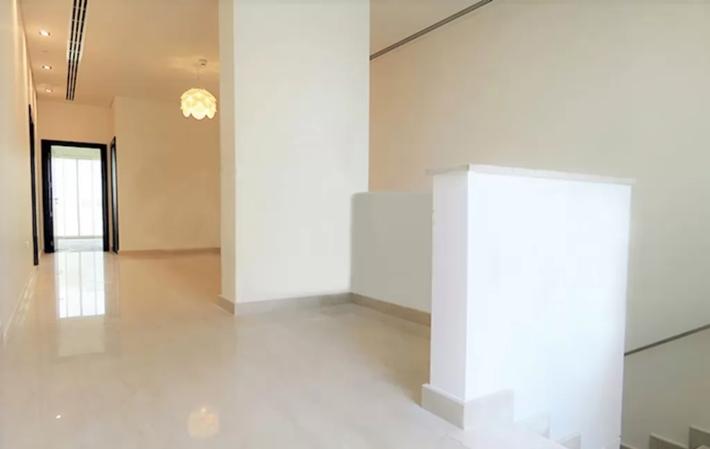 Residential Ready Property 3 Bedrooms S/F Penthouse  for sale in Al Sadd , Doha #17152 - 1  image 