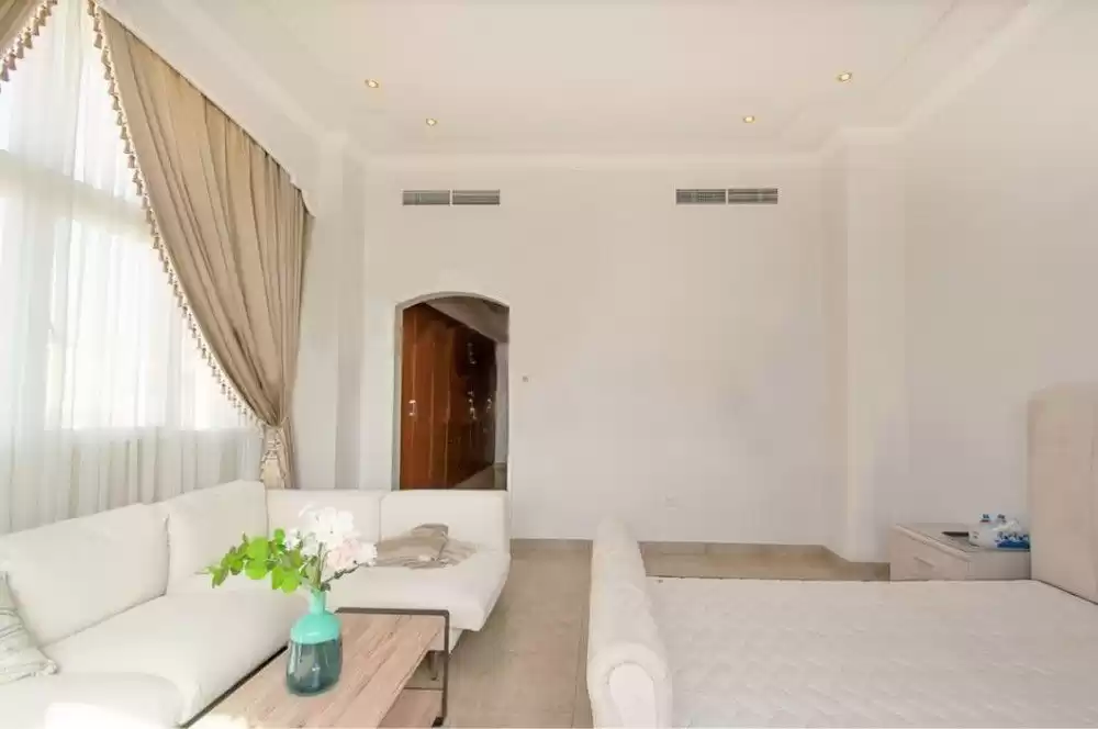yerleşim Hazır Mülk 4+hizmetçi Yatak Odası F/F Çatı katı  satılık içinde Al Sadd , Doha #17153 - 1  image 