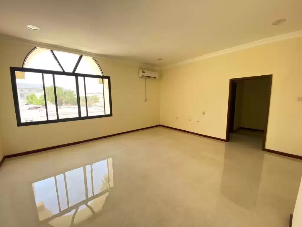 Résidentiel Propriété prête 5 chambres U / f Villa autonome  a louer au Al-Sadd , Doha #17179 - 1  image 