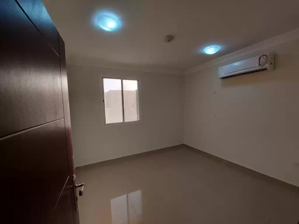 Residential Ready Property 2 Bedrooms U/F Apartment  for rent in Al Sadd , Doha #17180 - 1  image 