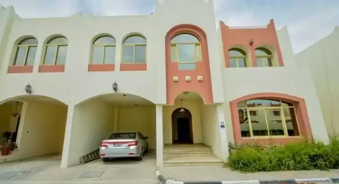 Residencial Listo Propiedad 4 habitaciones F / F Villa en Compound  alquiler en al-sad , Doha #17202 - 1  image 