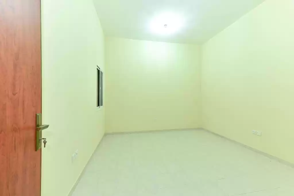 Residential Ready Property 3 Bedrooms U/F Apartment  for rent in Al Sadd , Doha #17203 - 1  image 