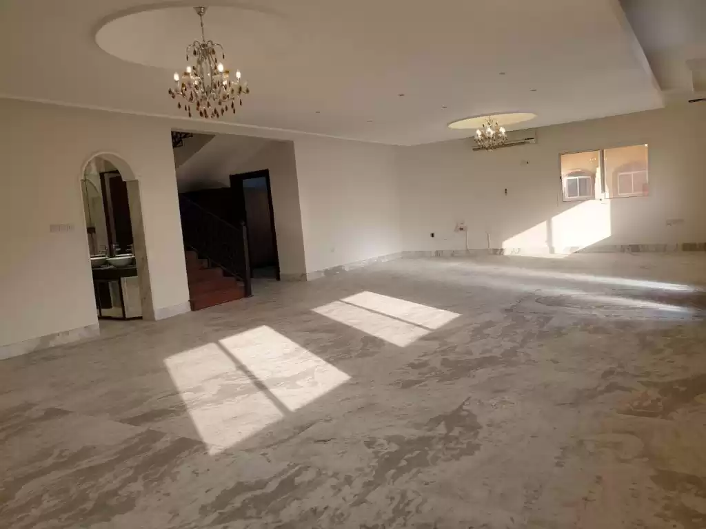 Wohn Klaar eigendom 6 Schlafzimmer S/F Villa in Verbindung  zu vermieten in Al Sadd , Doha #17211 - 1  image 