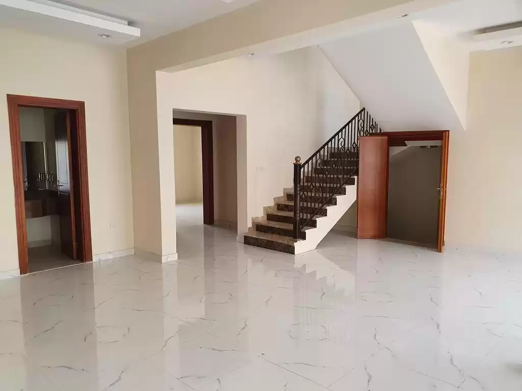 Residential Ready Property 5 Bedrooms U/F Villa in Compound  for rent in Al Sadd , Doha #17231 - 1  image 
