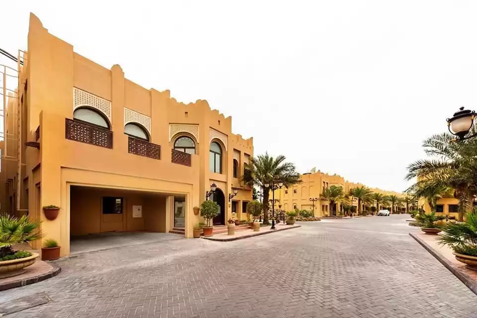 Wohn Klaar eigendom 5 Schlafzimmer S/F Villa in Verbindung  zu vermieten in Al Sadd , Doha #17272 - 1  image 