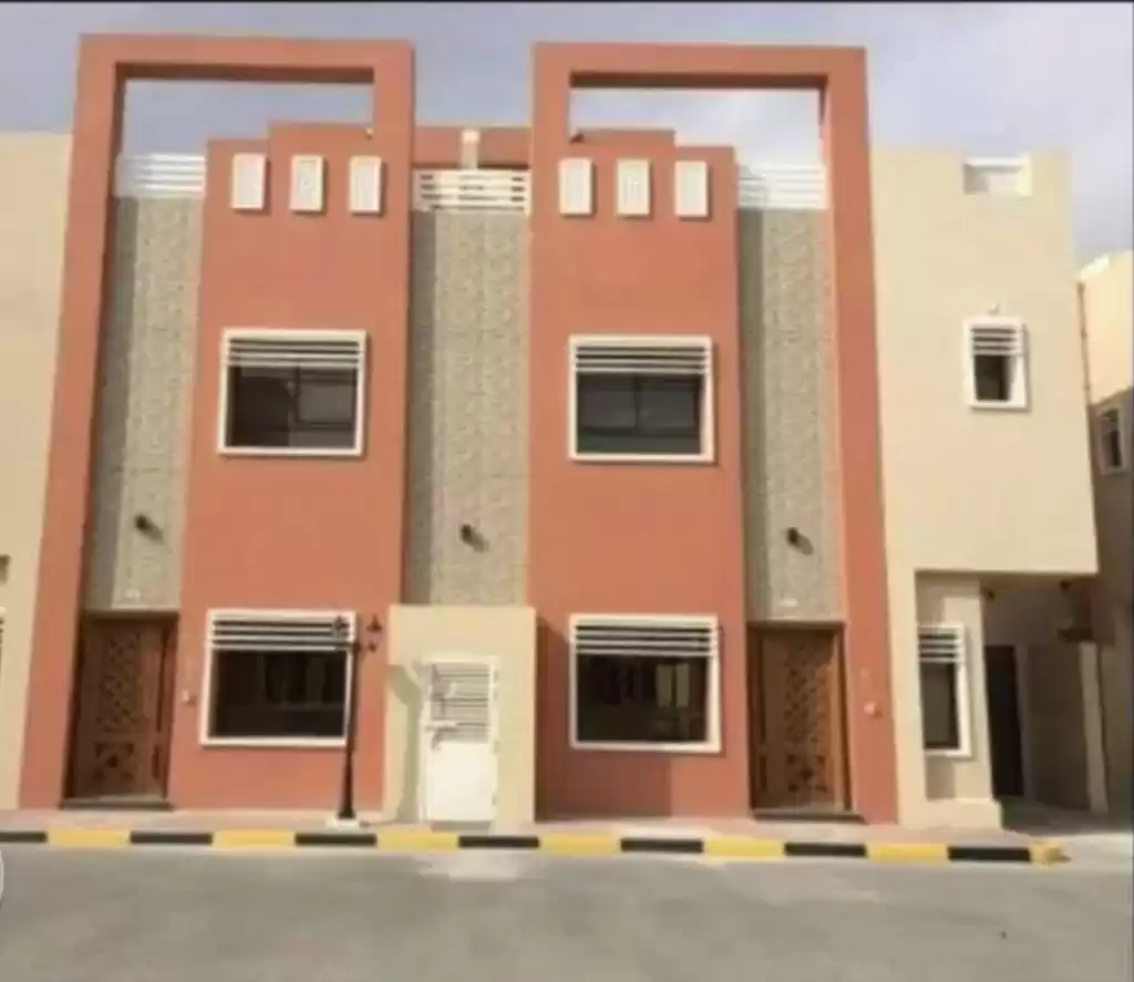 yerleşim Hazır Mülk 5 Yatak Odası U/F Müstakil Villa  satılık içinde Al Sadd , Doha #17276 - 1  image 