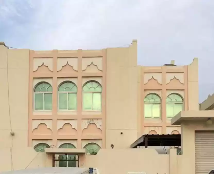 Wohn Klaar eigendom 6 Schlafzimmer U/F Alleinstehende Villa  zu verkaufen in Doha #17278 - 1  image 