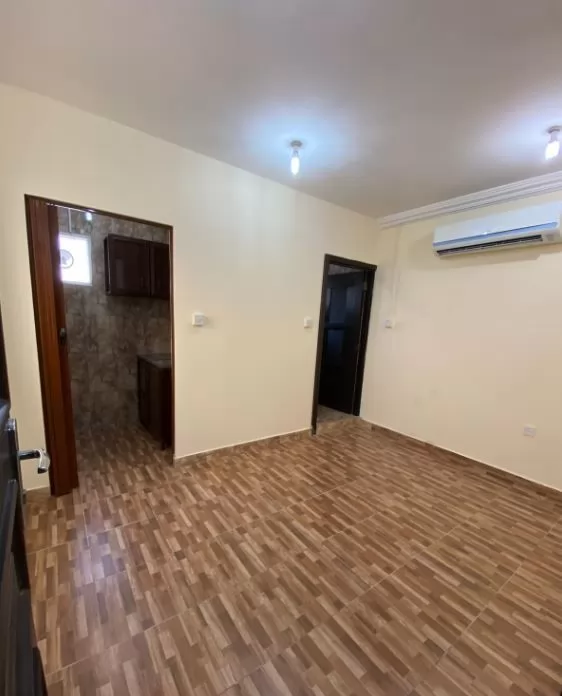 Residential Ready Property Studio U/F Apartment  for rent in Doha-Qatar #17288 - 1  image 