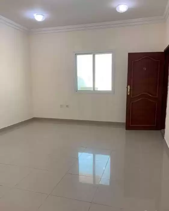 Жилой Готовая недвижимость Студия Н/Ф Квартира  в аренду в Доха #17294 - 1  image 