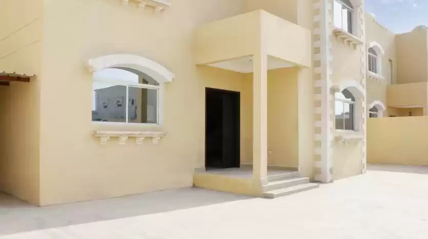 Résidentiel Propriété prête 4 chambres U / f Villa autonome  a louer au Al-Sadd , Doha #17302 - 1  image 