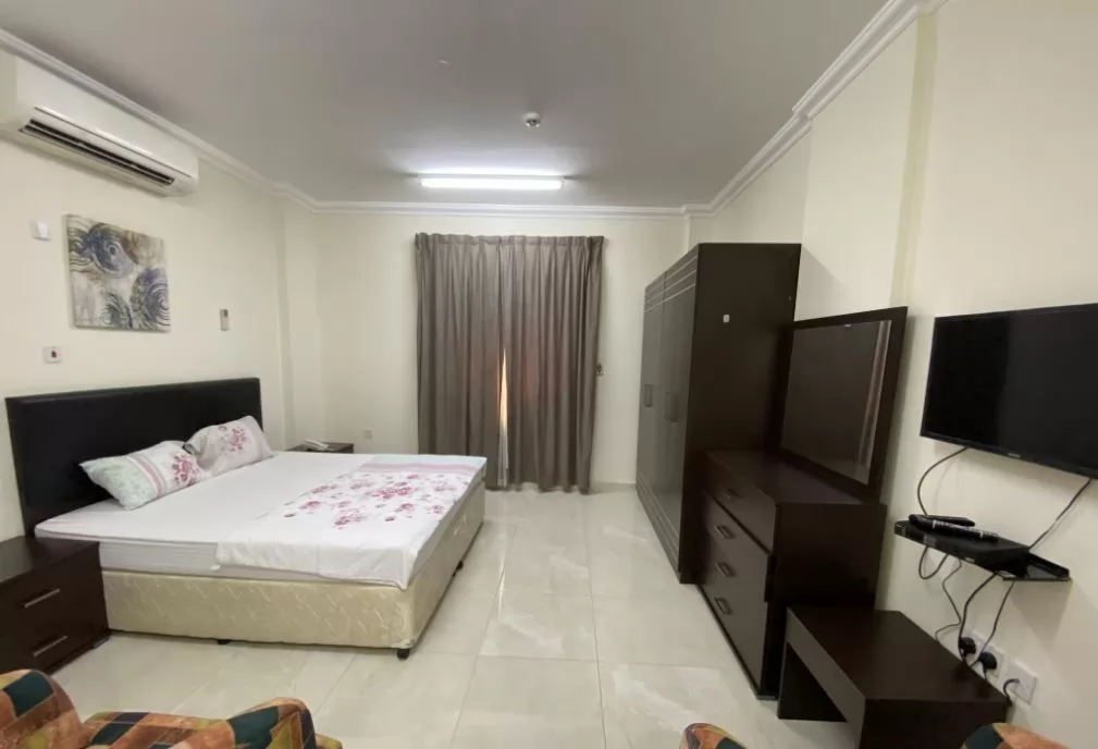 Residential Ready Property Studio F/F Apartment  for rent in Umm-Ghuwailina , Doha-Qatar #17304 - 1  image 