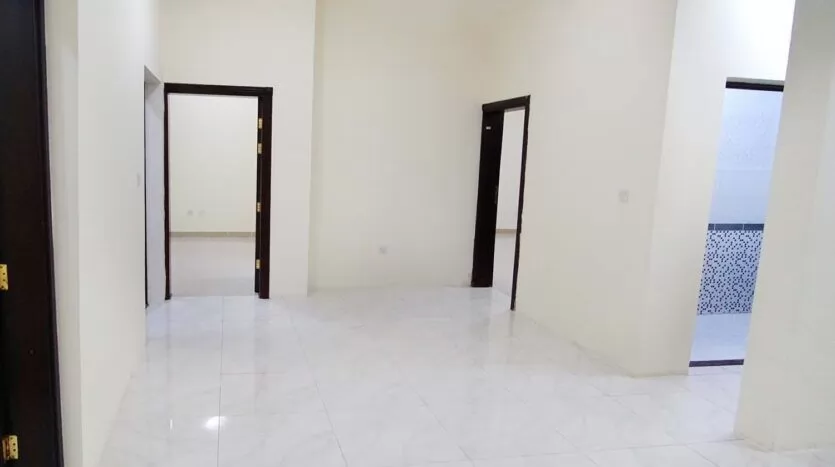 Residential Ready Property 3 Bedrooms U/F Apartment  for rent in Doha #17315 - 1  image 