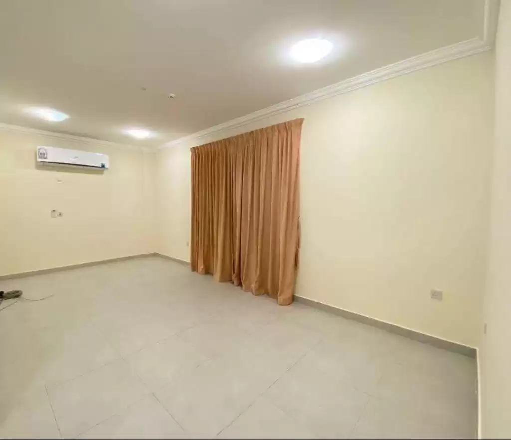 Wohn Klaar eigendom 2 Schlafzimmer U/F Wohnung  zu vermieten in Al Sadd , Doha #17358 - 1  image 