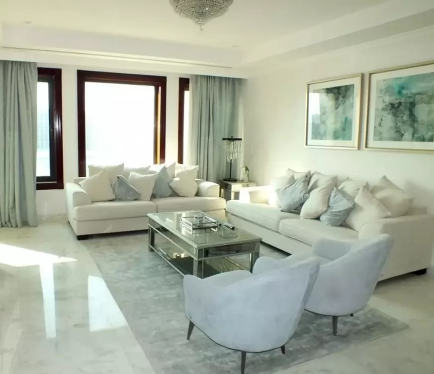 Residential Ready Property 2 Bedrooms F/F Townhouse  for rent in The-Pearl-Qatar , Doha-Qatar #17410 - 1  image 