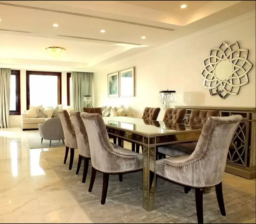 Residential Ready Property 2 Bedrooms F/F Townhouse  for rent in The-Pearl-Qatar , Doha-Qatar #17411 - 1  image 