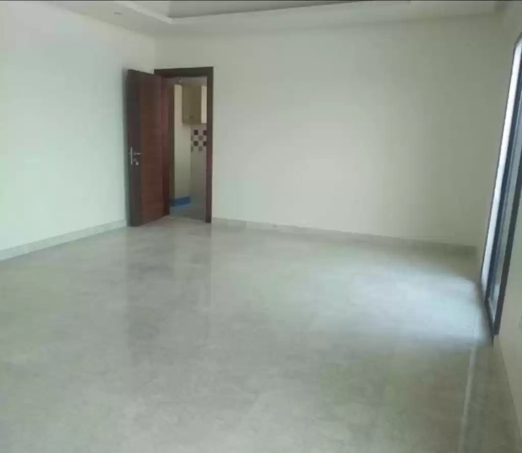Residential Ready Property 1 Bedroom U/F Apartment  for rent in Doha #17443 - 1  image 