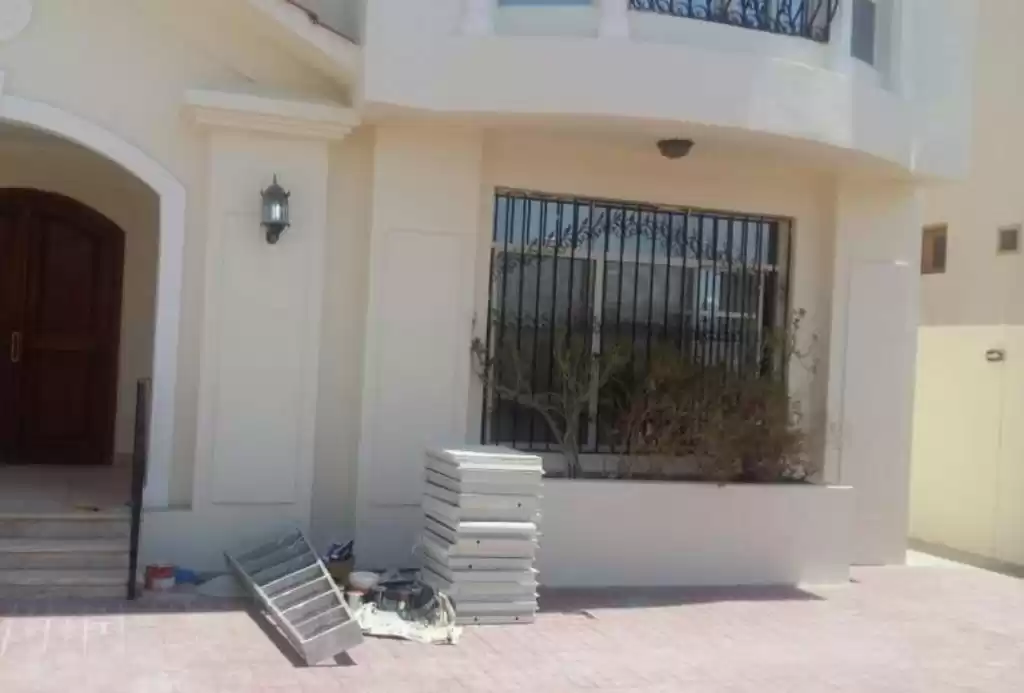Коммерческий Готовая недвижимость Н/Ф Отдельная вилла  в аренду в Аль-Садд , Доха #17479 - 1  image 
