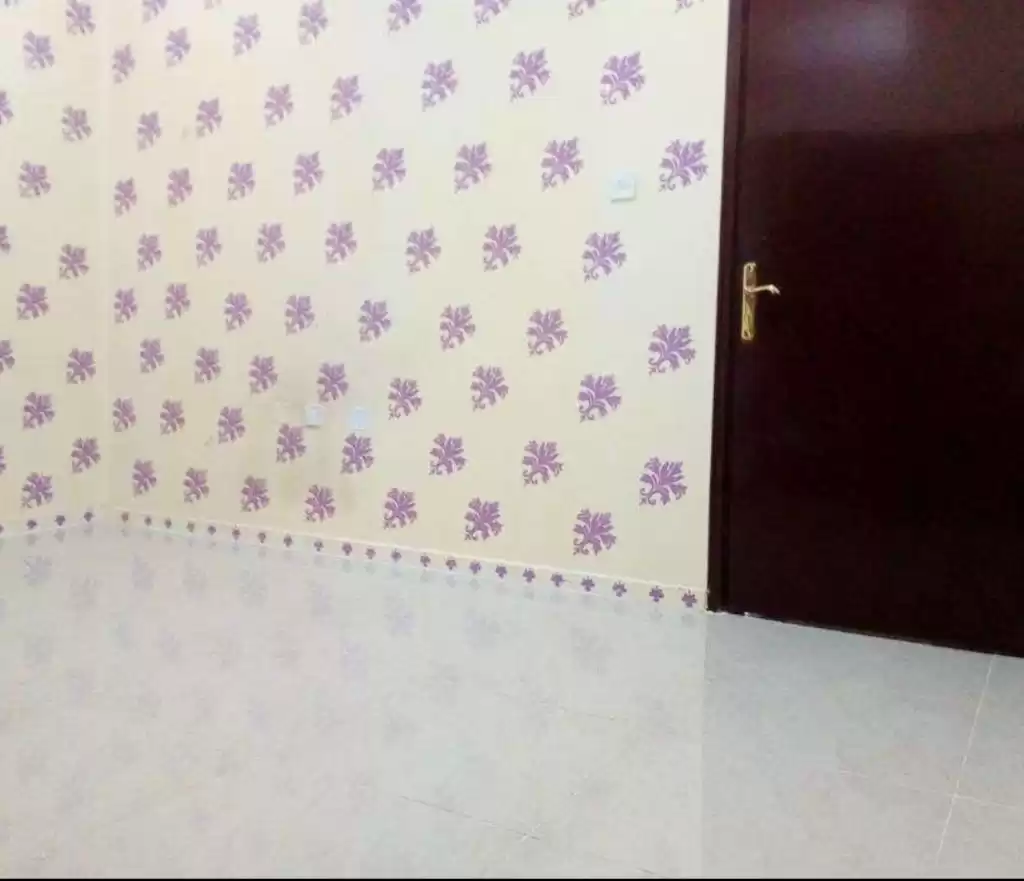 Residential Ready Property 1 Bedroom U/F Apartment  for rent in Doha #17485 - 1  image 