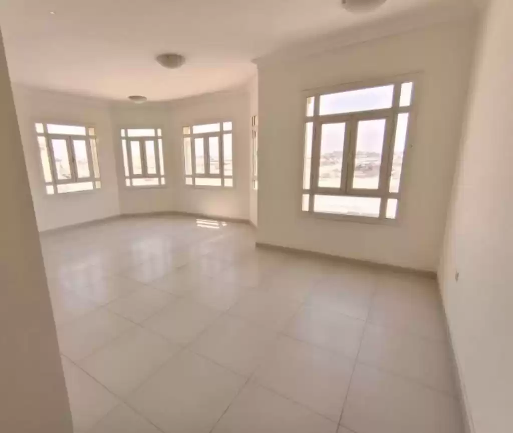 Wohn Klaar eigendom 7+ Schlafzimmer U/F Wohnung  zu vermieten in Al Sadd , Doha #17487 - 1  image 