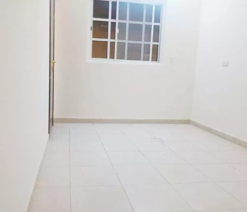 Residential Ready Property 1 Bedroom U/F Apartment  for rent in Doha #17502 - 1  image 