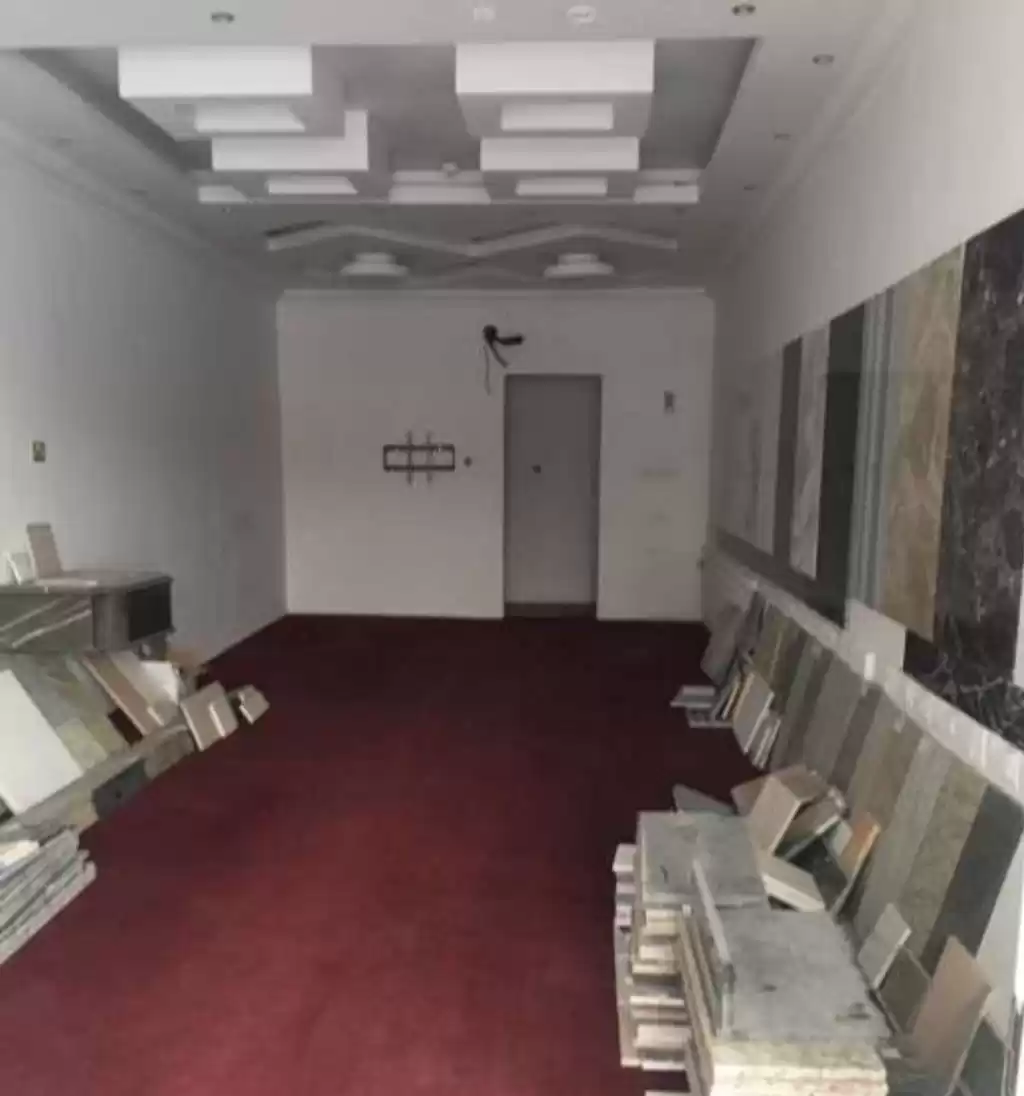 Коммерческий Готовая недвижимость Ж/Ж Магазин  в аренду в Аль-Садд , Доха #17509 - 1  image 