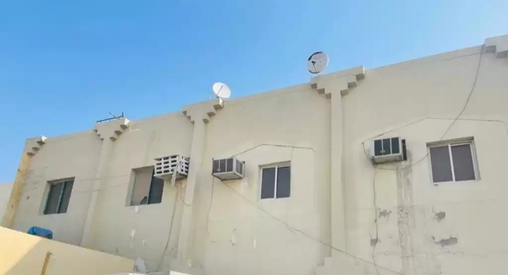 Résidentiel Propriété prête 7+ chambres S / F Imeuble  à vendre au Al-Sadd , Doha #17522 - 1  image 